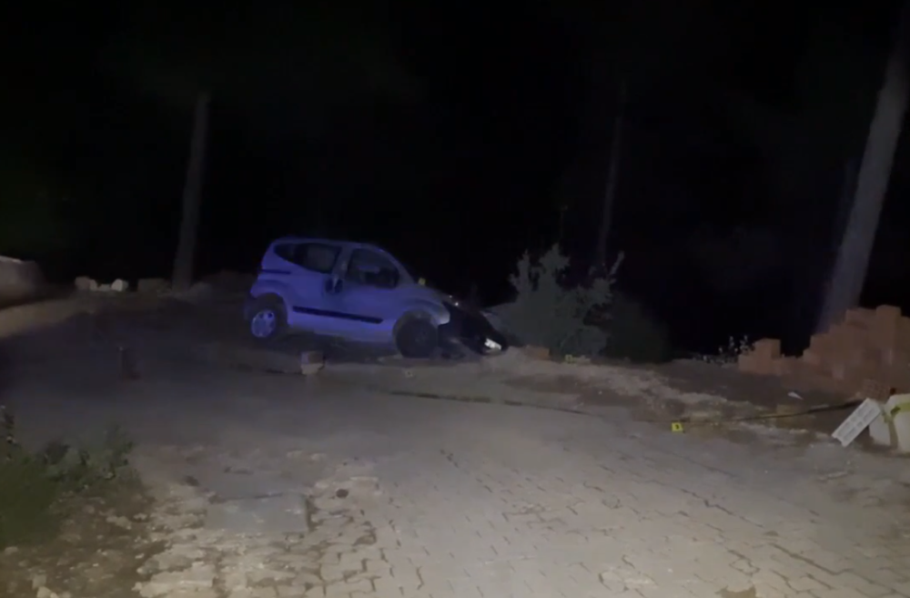 Tuğla koyduğu aracının altında kalan sürücü hayatını kaybetti