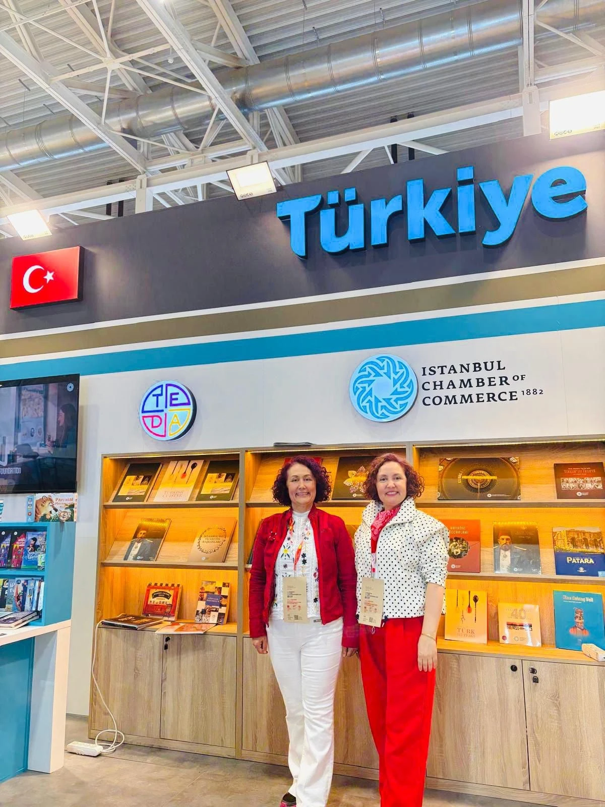 &Uuml;N&Uuml;VAR KARDEŞLER  İTALYA ULUSLARARASI KİTAP FUARINA KATILDI